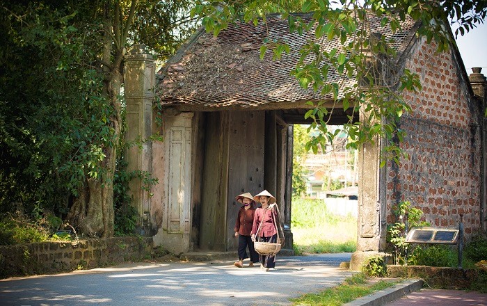 Duong Lam & Ky Son Day Trip